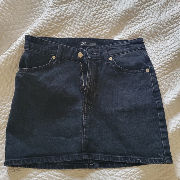 ZARA Black Denim Mini Skirt Size M High Rise Classic Jean Skirt - Picture 3 of 4